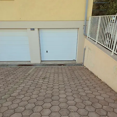 Apartment Višnjik - self check-in, free garage-2