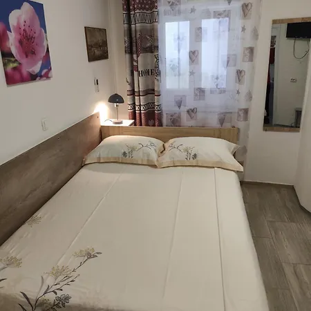 Studio Apartman & Rooms No1-2