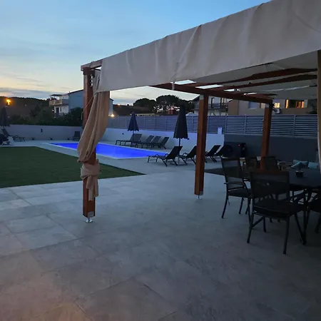 Villa Lucy - Apartments With Heated Saltwater Pool And Free Private Parking-2