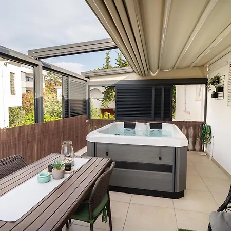 Apartment Paula With Private Jacuzzi And Parking- Near The Beach-3