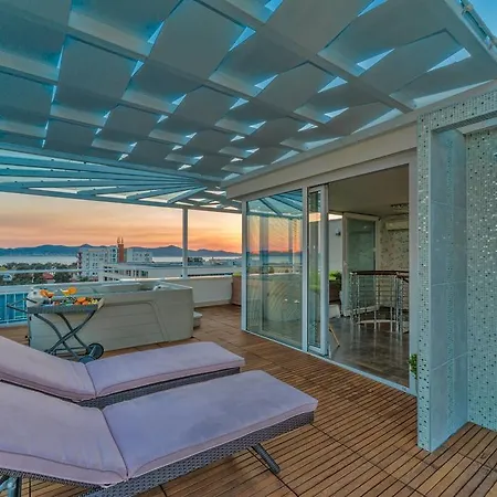 Sunset Penthouse Apartment With Jacuzzi And Seaview-2