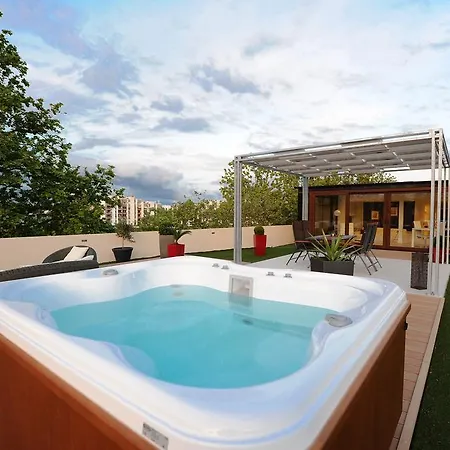 Feel Good Penthouse With Jacuzzi-2