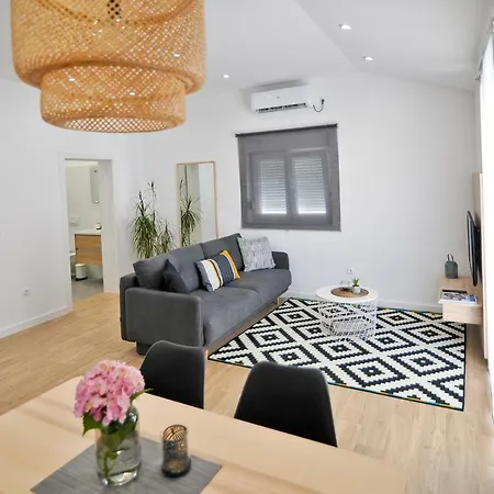 Modern Apartment Vitrenjak-2