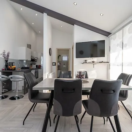 Apartments Luky-3