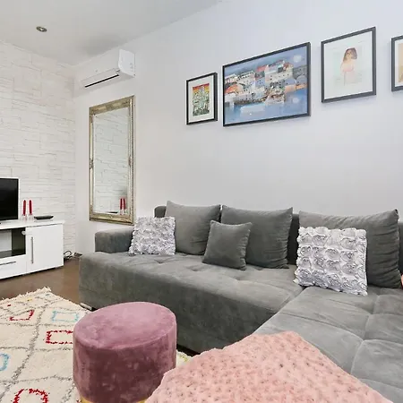 Apartments Mediteranea 1-2
