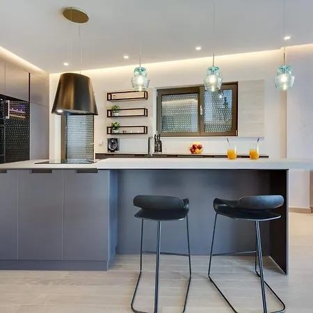 Shell Luxury Residences With Pool And Whirlpool-2