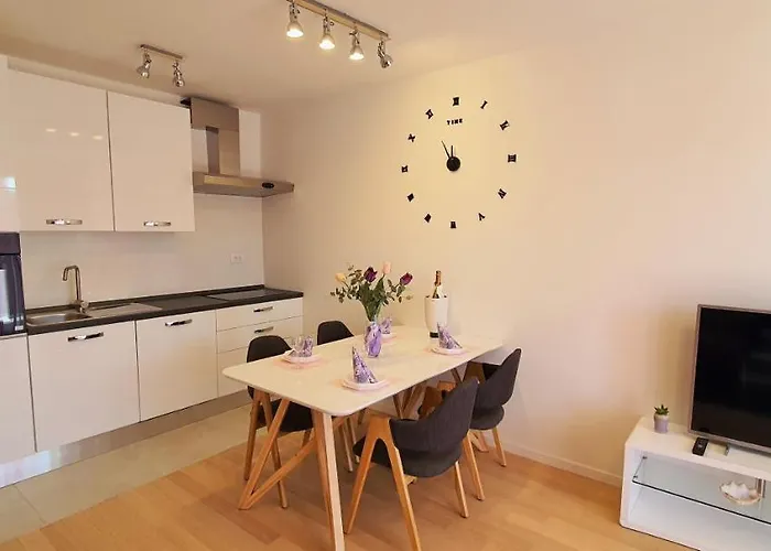 Apartman Galija 1 With Free Garage Parking And Balcony Zadar