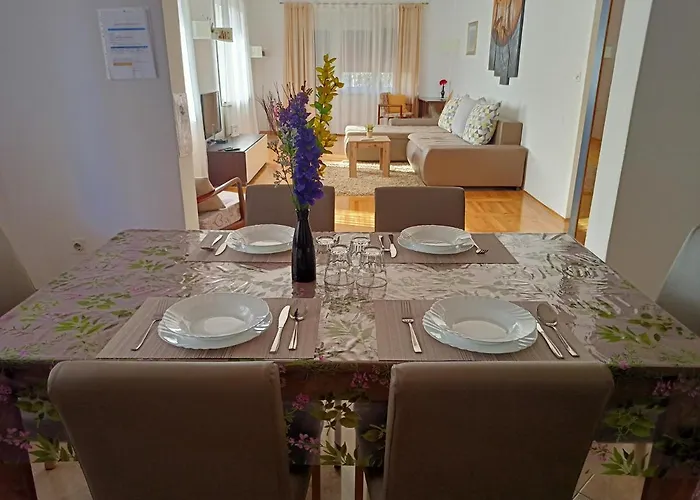 Apartment Tomas,,,Spacious House With Private Parking,Terrace,5G Internet,,,,, Zadar