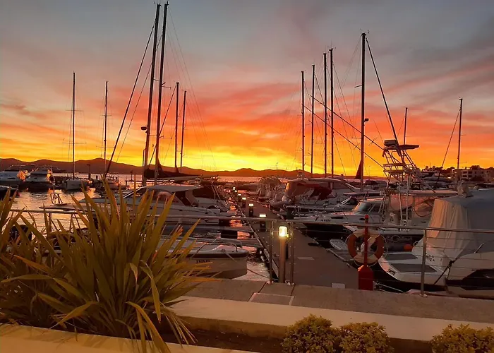 Superb Apartment "50Shades" With Balcony And Free Parking In The Garage Zadar