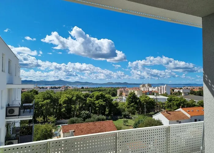 Superb Apartment "50Shades" With Balcony And Free Parking In The Garage Zadar