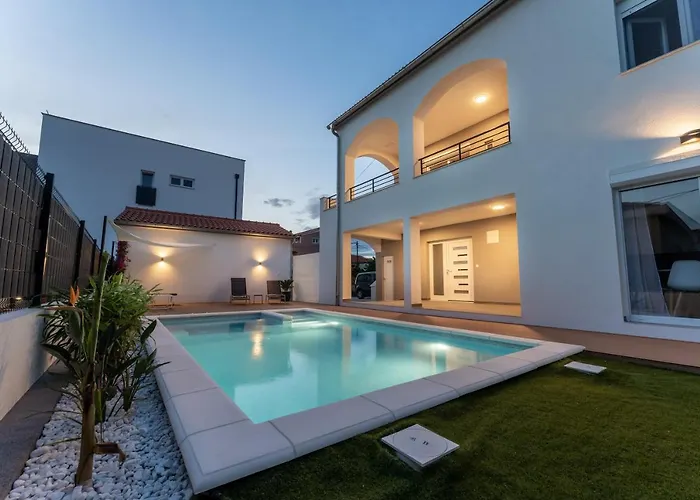 Bernie Apartments With A Pool Zadar