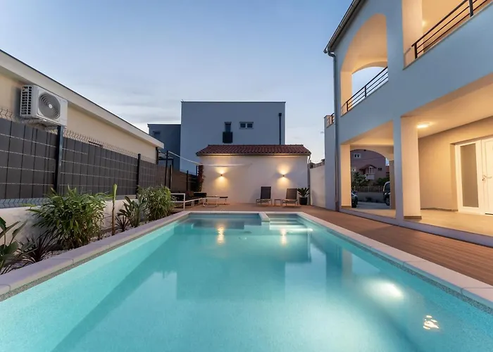 Bernie Apartments With A Pool Zadar
