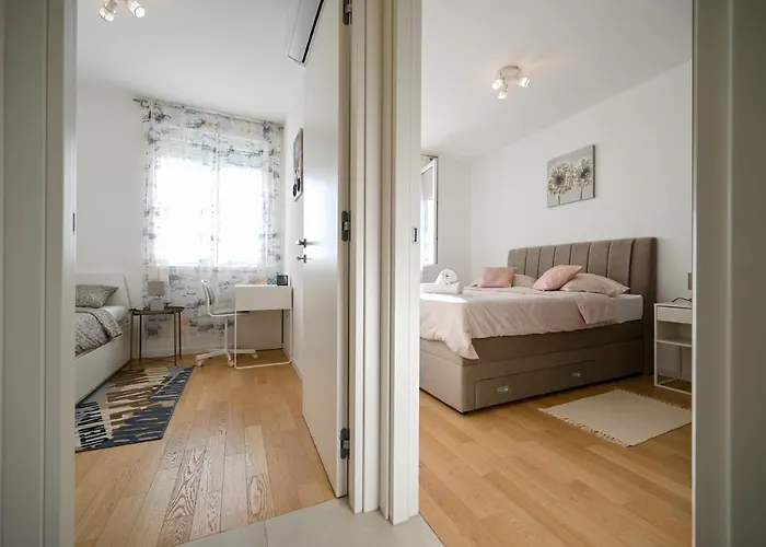 Apartment Lovre - Sea View And Private Parking Zadar