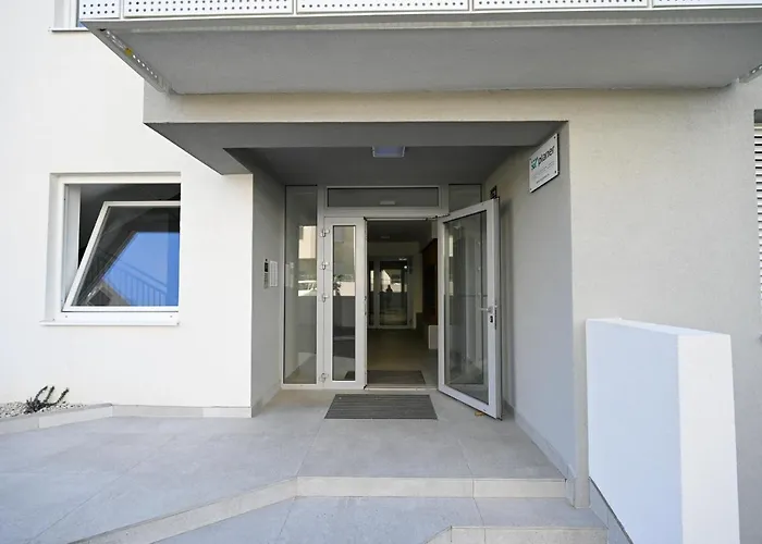 Apartment Lovre - Sea View And Private Parking Zadar