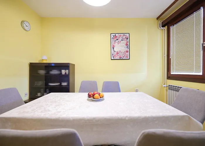 Three Bedroom Apartment Tesla Maraska Zadar