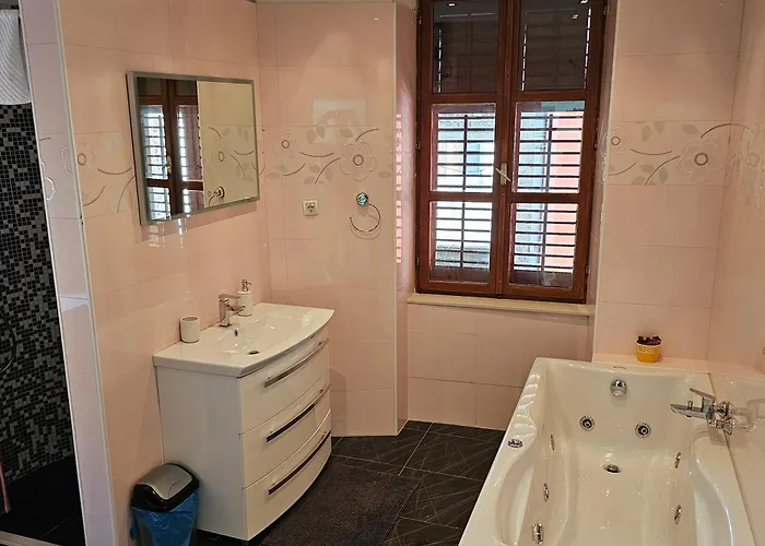 Jadran - 2 Bedroom Apt For 6 People Zadar