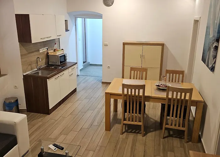 Jadran - 2 Bedroom Apt For 6 People Zadar
