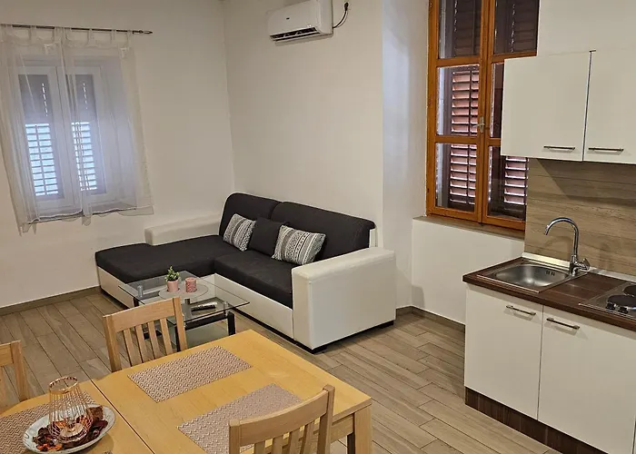 Jadran - 2 Bedroom Apt For 6 People Zadar