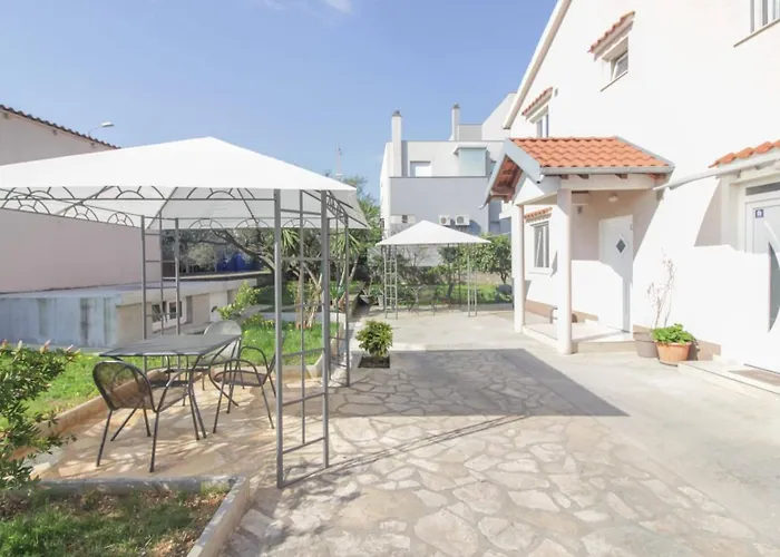Ferienwohnung Pool House Luka Zadar
