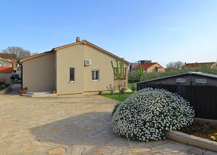 Apartman Lili sa privatnim parkingom Zadar