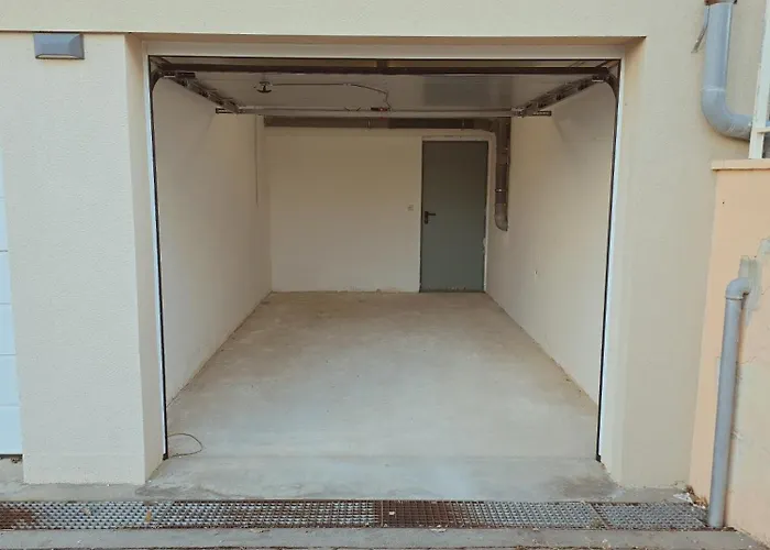 Apartment Višnjik - self check-in, free garage Zadar