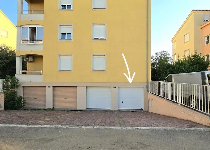 Apartment Višnjik - self check-in, free garage Zadar