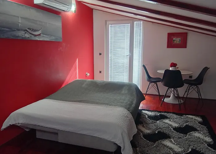 Apartments Benic With A Heated Pool Zadar