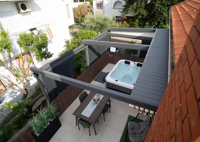 Apartment Paula With Private Jacuzzi And Parking- Near The Beach Zadar