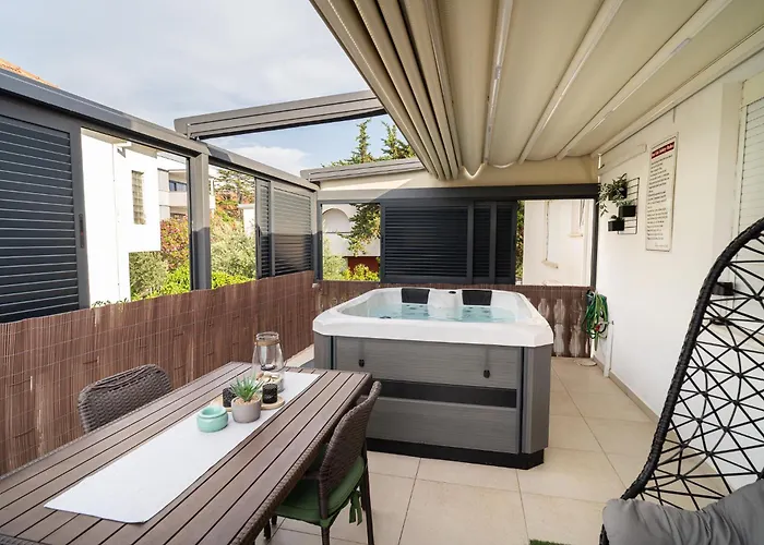 Apartment Paula With Private Jacuzzi And Parking- Near The Beach Zadar