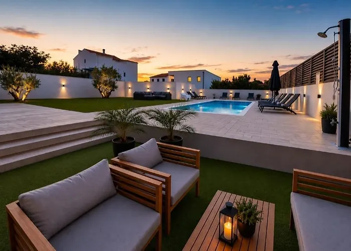 Villa Lucy - Apartments With Heated Saltwater Pool And Free Private Parking Zadar