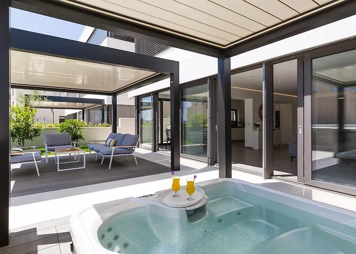 Shell Luxury Residences With Pool And Whirlpool Zadar